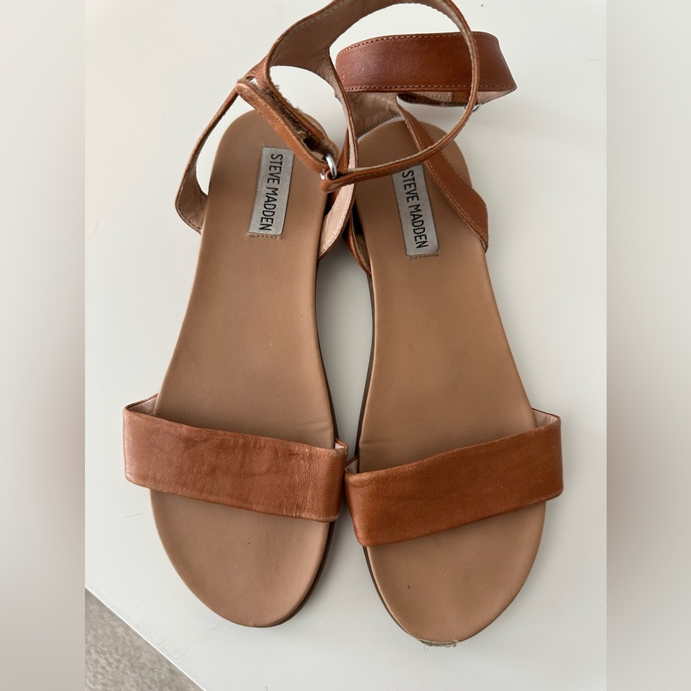 Steve Madden flat sandal